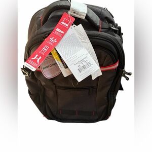 NEW SWISSGEAR Core Travel 22" Backpack Charcoal Gray USB Shoulder Strap NWT